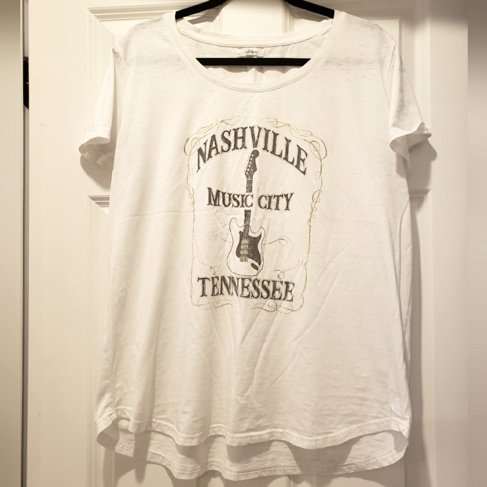 Maurices womans size XXL graphic T-shirt, Nashville Music City,
